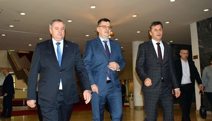 Neumoljive brojke: RS duplo zaduženija od duplo 'veće' FBiH