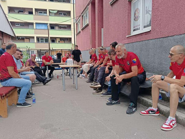 Neutješni članovi GSS-a Zenica u tišini čekaju vijesti iz Rusije