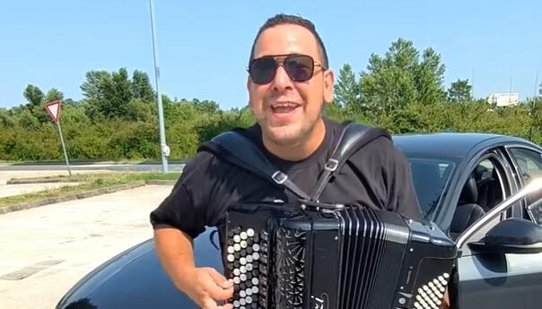 Neviđen oglas: Kako harmonikaš Samir Nurkić prodaje auto