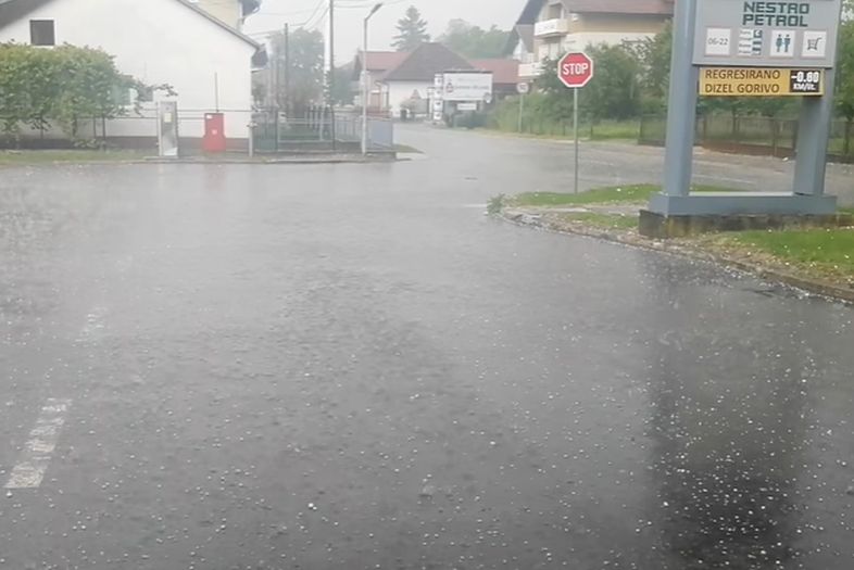 Nevjerijeme na sjeveru BiH: Padao grad veličine jajeta