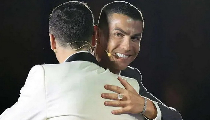 Nevjerovatan gest Ronalda, nagradu za igrača godine prepustio Lewandowskom