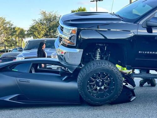 Nevjerovatan udes: Žena Chevroletom skršila skupocjeni Lamborghini