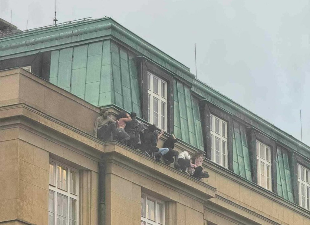 Nevjerovatna fotografija: Studenti nisu birali način da se spase od ubice
