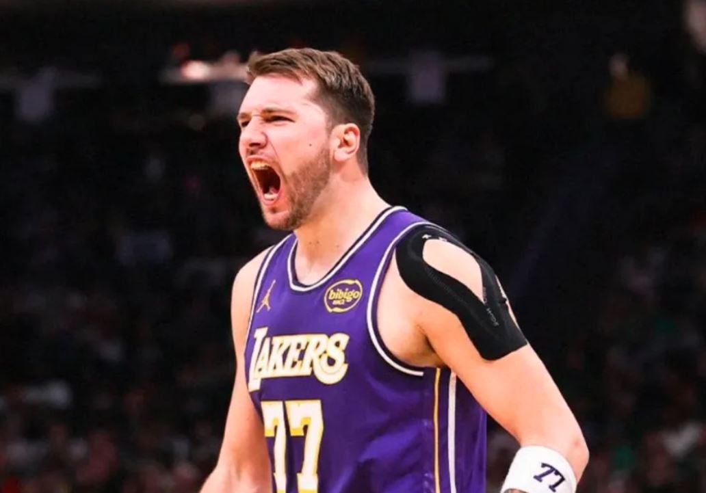 Nevjerovatni Dončić do poluvremena upisao triple-double