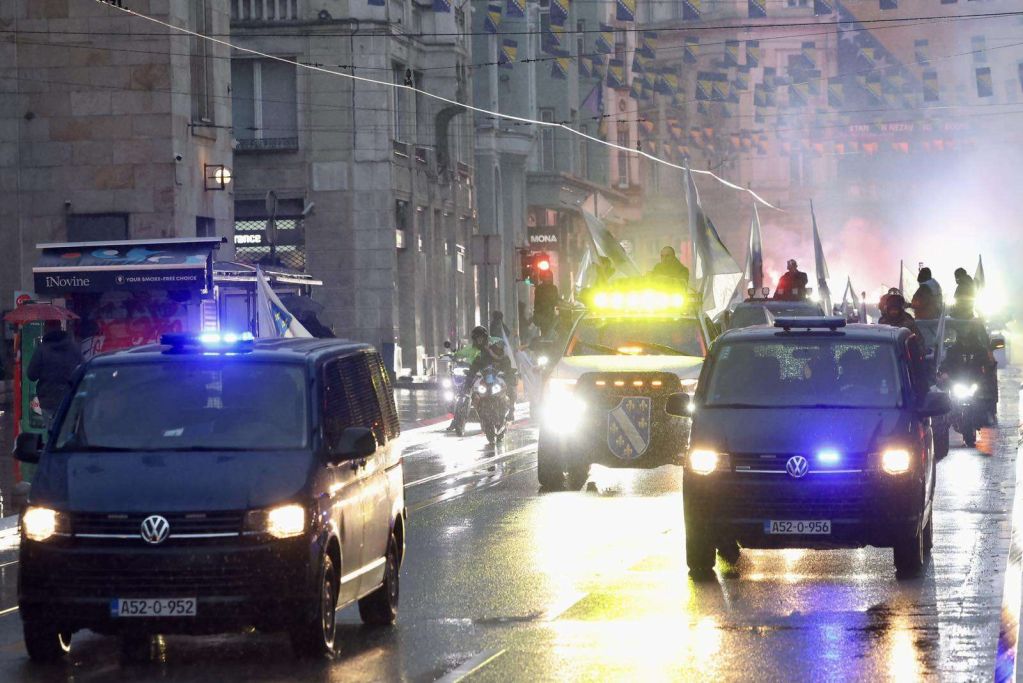 Nevjerovatni prizori: Defile ljiljana kroz Sarajevo