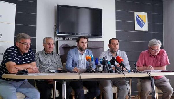 Nevladine organizacije traže od Schmidta smjenu Dodika