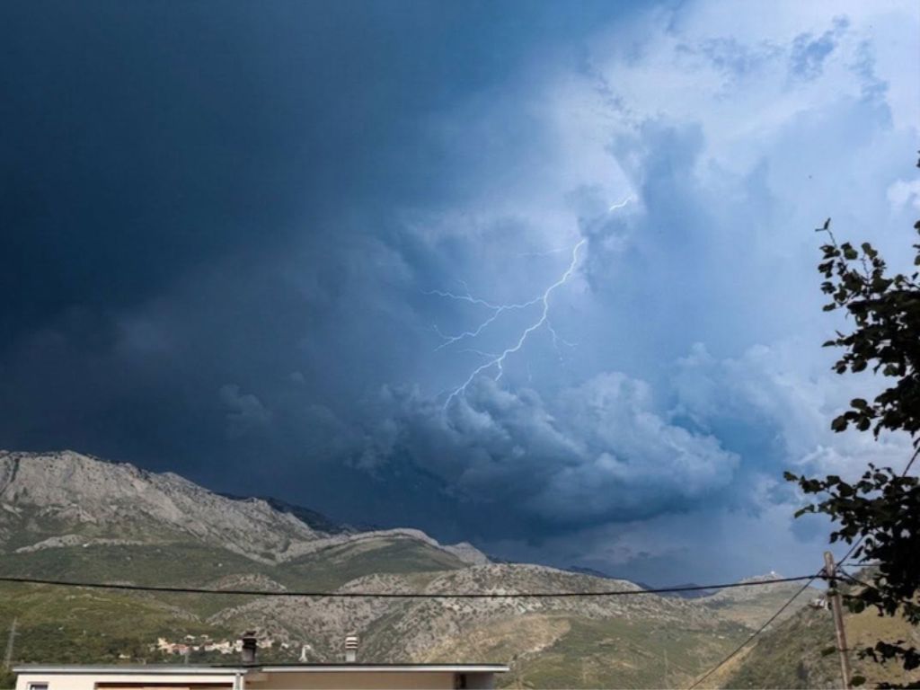 Nevrijeme napravilo haos u Dalmaciji: Gromovi izazvali četiri požara