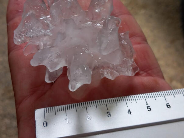 Nevrijeme pogodilo Hrvatsku, crveni alarmi za tri regije, ulice pod vodom