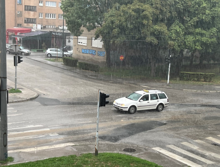 Nevrijeme pogodilo Sarajevo, kolaps u saobraćaju