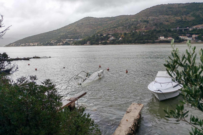 Nevrijeme u Dubrovniku potopilo gliser