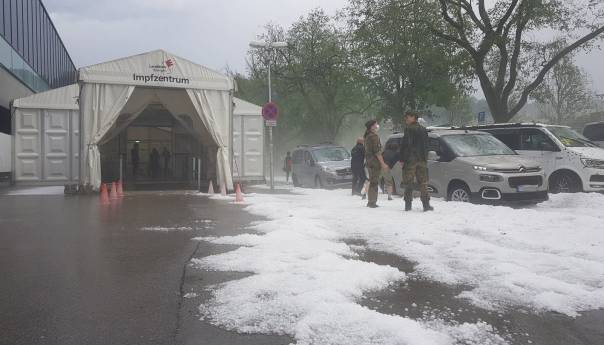 Nevrijeme u Njemačkoj, poplavljen centar za vakcinaciju
