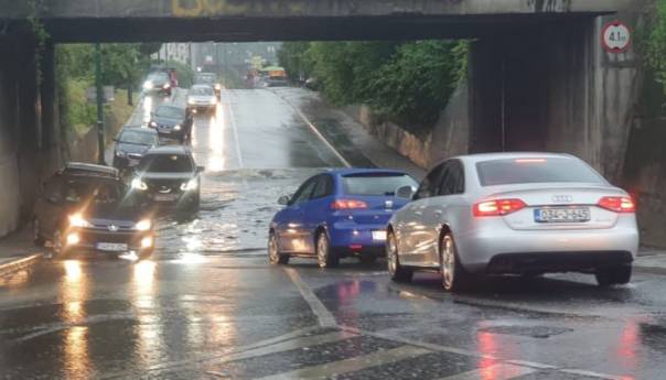 Nevrijeme u Sarajevu, pojedine ulice pod vodom