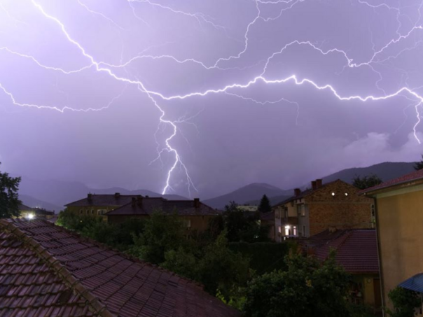 Nevrijeme u Toskani, 5.000 udara groma u satu