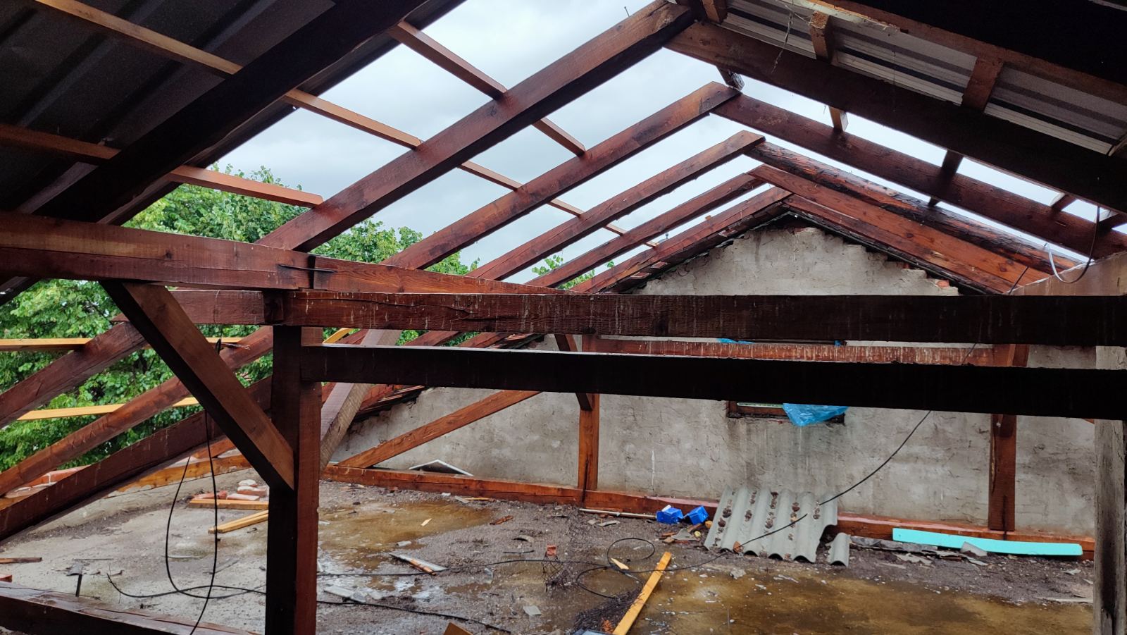 Nevrijeme zahvatilo Srbac: Polomljena stabla oštetila dalekovodnu mrežu