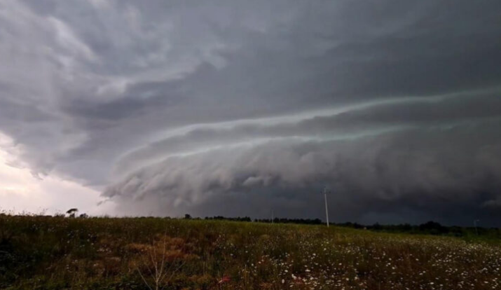 Nevrijeme zahvatilo zapadnu obalu Istre, crveni alarm za četiri regije