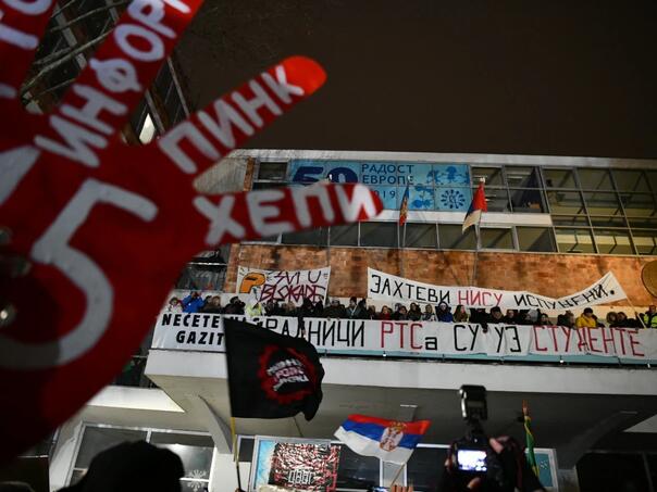 New York Times: RTS se oteo, gubi li Vučić kontrolu!?
