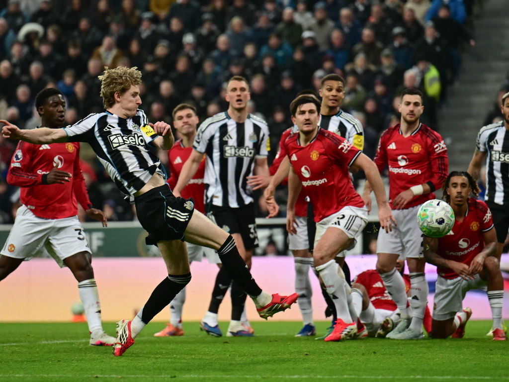 Newcastle s igračem manje do pobjede nad Manchester Unitedom