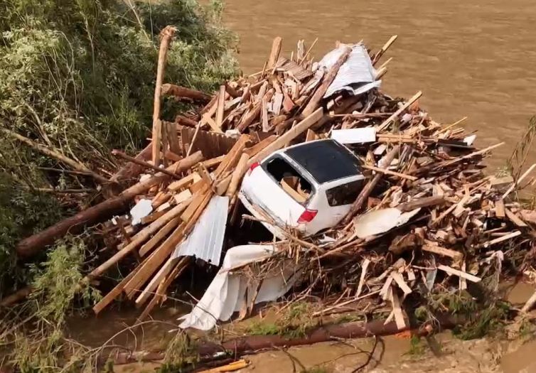 Nezabilježene poplave u Rumuniji, ima poginulih
