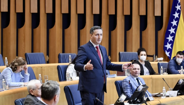 Nezakonito knjiženje državne imovine na RS je teško krivično djelo