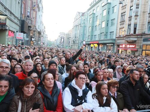 Nezapamćen oproštaj: Uz suze i pjesmu BiH se oprostila od Halida Bešlića