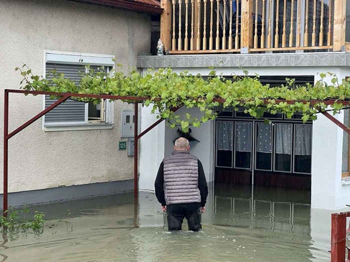 Nezapamćene poplave u USK, a padavine ne prestaju