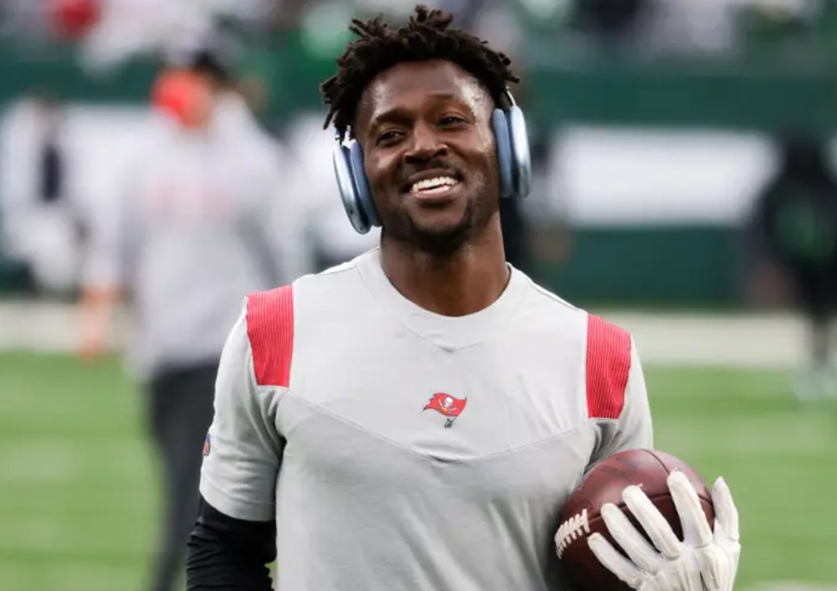 NFL legenda Antonio Brown uhapšen u Dubaiju, prijeti mu 15 godina zatvora