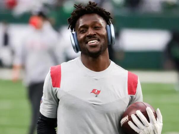 NFL legenda Antonio Brown uhapšen u Dubaiju, prijeti mu 15 godina zatvora