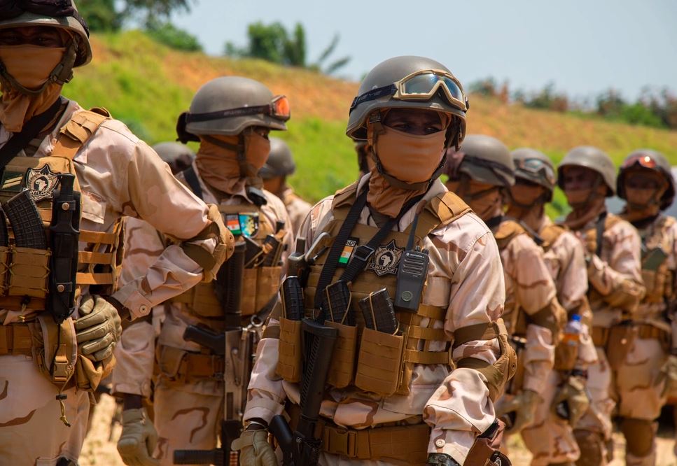 Niger pod opsadom: Više od 200 džihadista upalo u vojnu bazu, desetine mrtvih