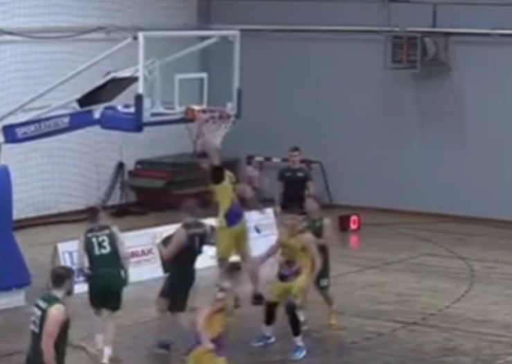 Nije krv voda: Pogledajte strašno zakucavanje Nurkićevog brata