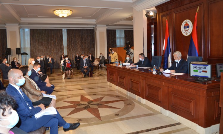 Novinari u RS neće dobiti status službene osobe