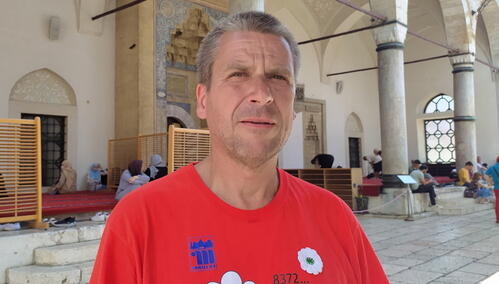 Nijemac pješači od Sarajeva do Jerusalema: Ono što sam doživio u Potočarima…