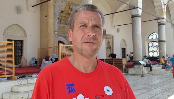 Nijemac pješači od Sarajeva do Jerusalema: Ono što sam doživio u Potočarima…