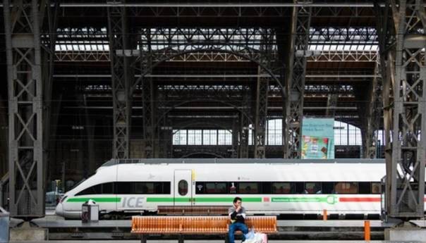 Nijemci pozvani da koriste aplikaciju za informacije o rizičnim kontaktima