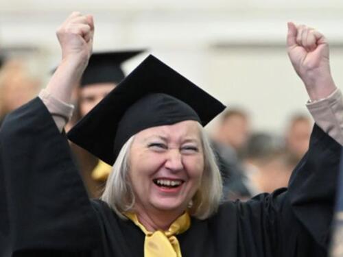 Nikad nije kasno: Žena iz Prnjavora završila Pravni fakultet u 65. godini