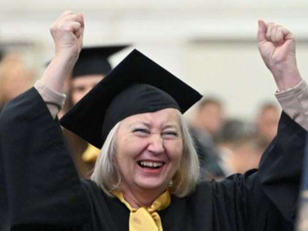 Nikad nije kasno: Žena iz Prnjavora završila Pravni fakultet u 65. godini