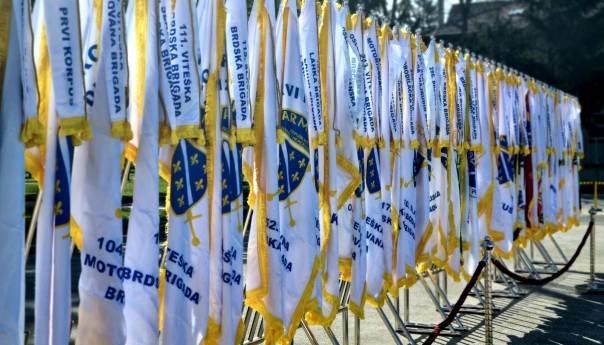 Nikada se časna borba Armije i vlasti RBiH neće moći izjednačiti s projektima vlasti i vojske RS i HB