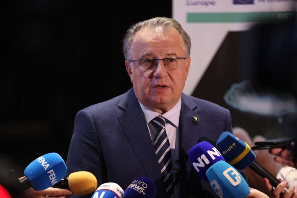 Nikišć: Važno je jačati vojsku i imati partnere koji će biti tu ako "zapne"