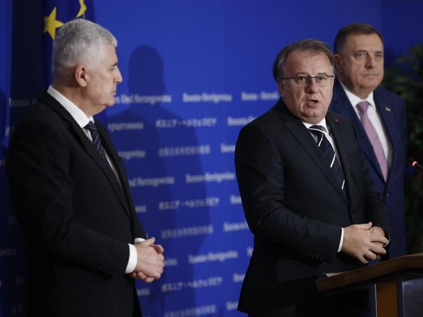 Nikšić: Čovićeve reakcije o Dodiku se ne slažu s njegovim postupcima u Domu naroda