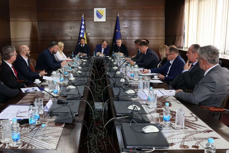 Nikšić direktorima javnih preduzeća: Ne želimo PR, nego istinu