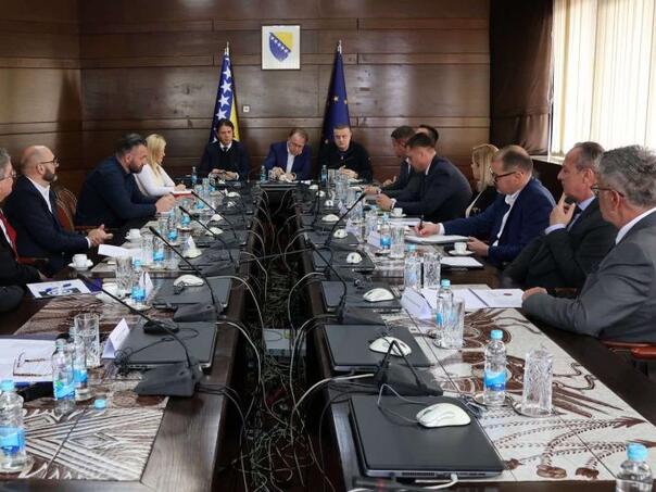 Nikšić direktorima javnih preduzeća: Ne želimo PR, nego istinu