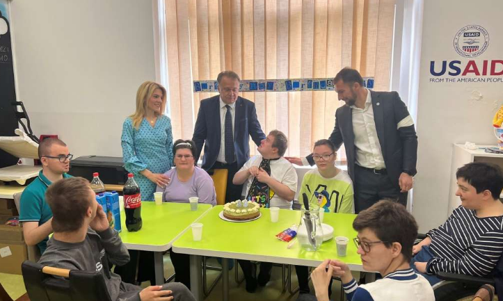 Nikšić i Delić posjetili servisni centar 'Dajte nam šansu'