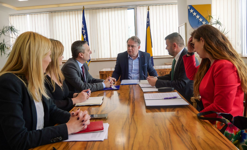 Nikšić i Dizdar s Hurtićem o zatvaranju kolektivnih centara