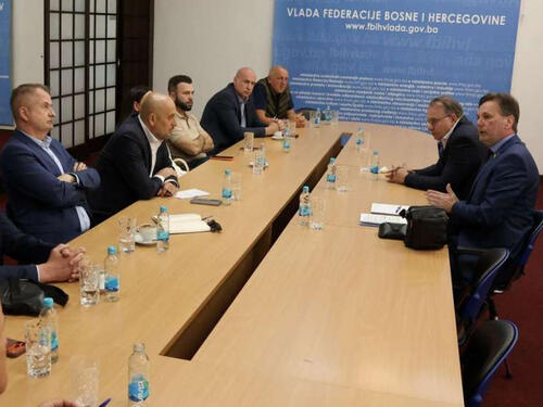 Nikšić i Hrnjić sa predstavnicima mljekarske industrije