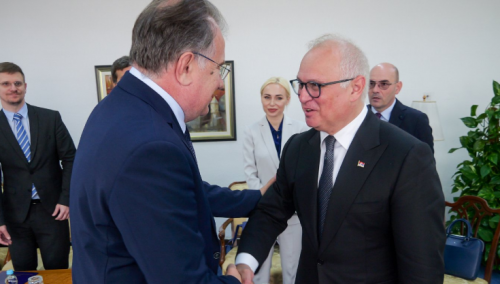 Nikšić i Vesić razgovarali o zajedničkim projektima