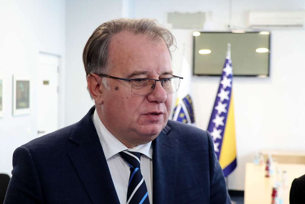 Nikšić, Mijatović, Dizdar i Lakić idu u Njemačku bodriti Zmajeve, troškove plaćaju sami