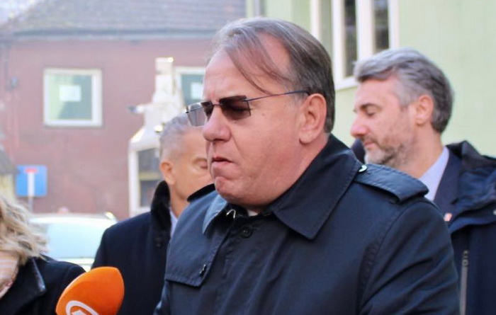Nikšić: Na stolu je direktan izbor i brisanje etničkog prefiksa