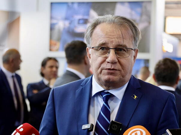 Nikšić otkrio plan: Koliko će rasti minimalna plata i penzije u FBiH?