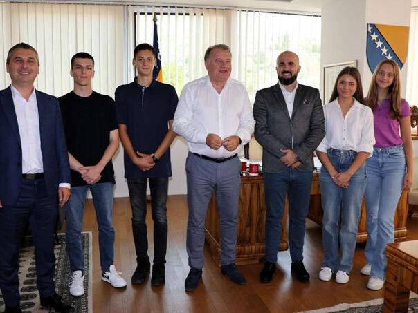 Nikšić podržao bh. reprezentativce u robotici i poželio im sreću na olimpijadi