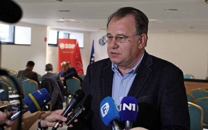 Nikšić: Rasprava o novim koalicijama gubljenje vremena