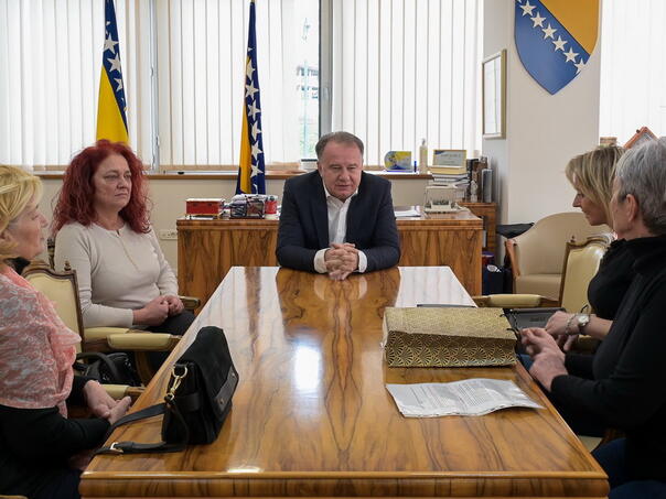 Nikšić s predstavnicama Udruženja "Žena-Žrtva rata" o podršci Vlade FBiH njihovom radu